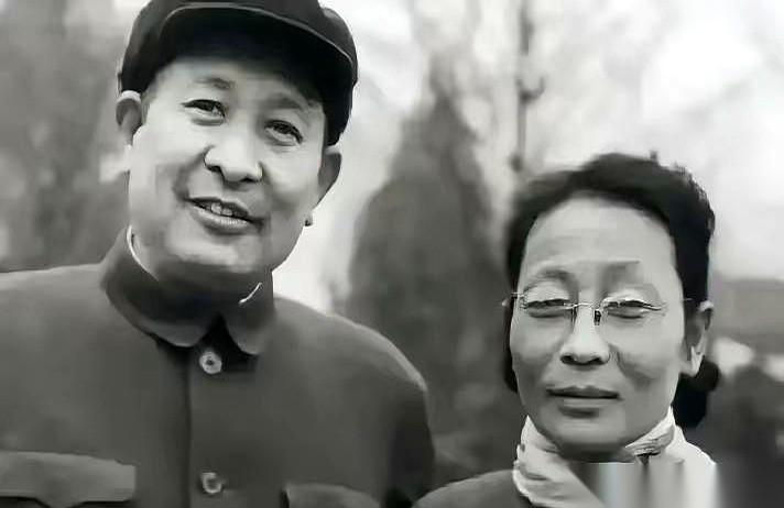 翻开1947年关于华野政治部副主任钟期光的这页旧记录，你会看到一段极具视觉冲击力