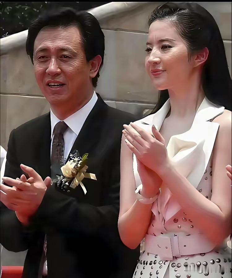 关于许家印，有不少让人疑惑的地方。他早年的成功，到底源于什么？是创业之初就埋下