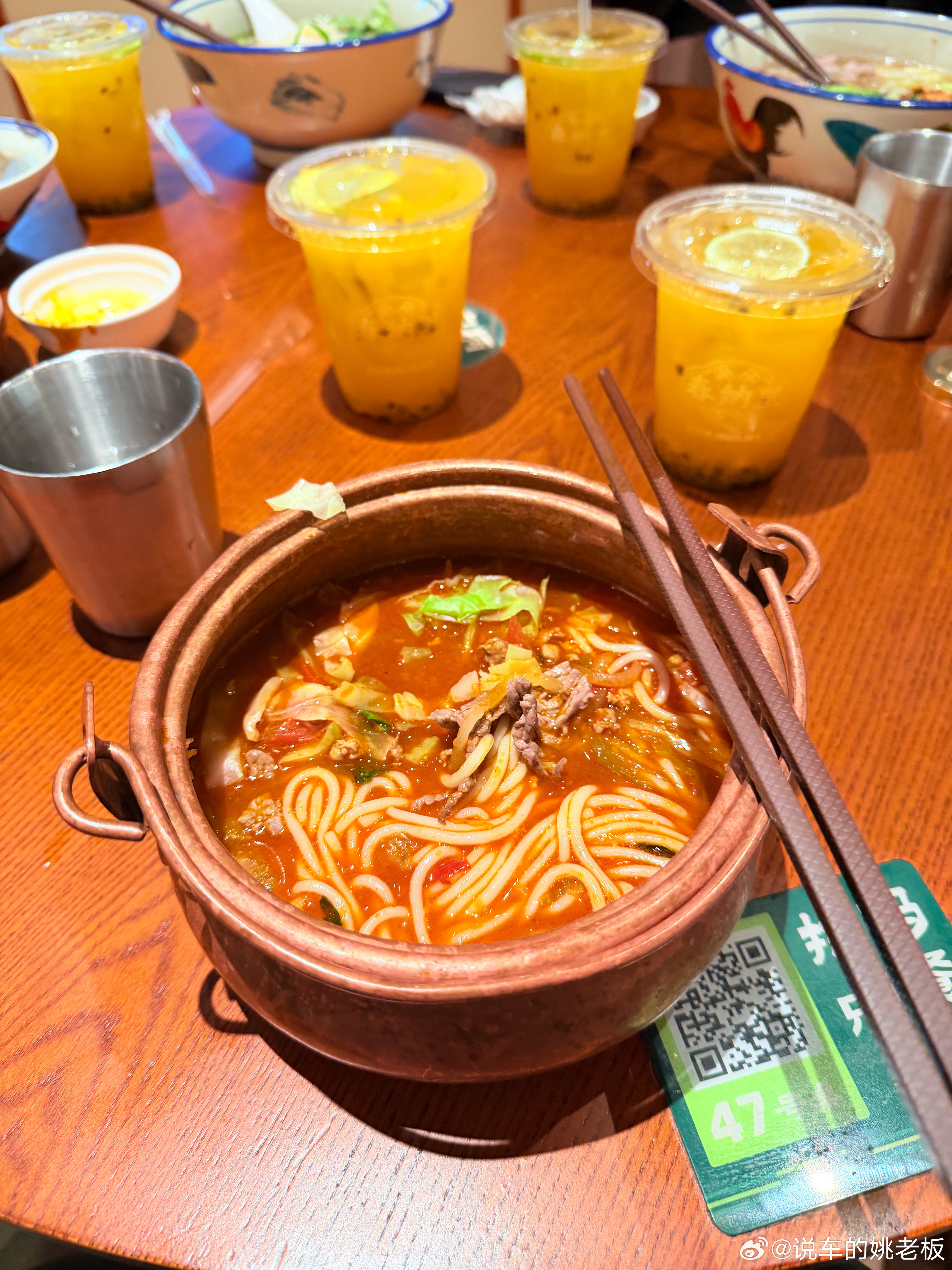 简简单单的工作餐忙了一上午吃点杭州最好吃的米线跟姚老板混一天吃9顿杭州·亚奥