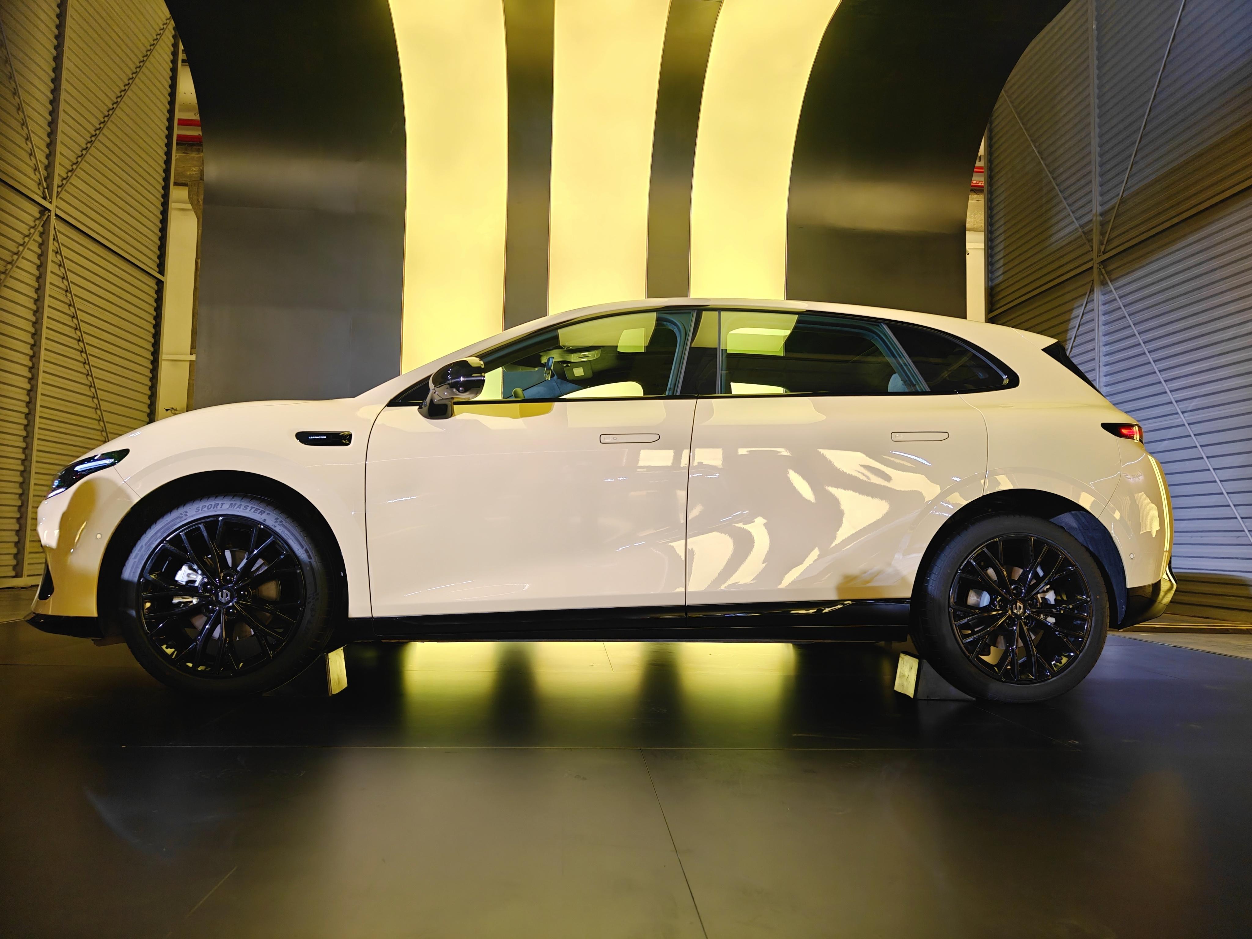 【零跑：Lafa5是为年轻人打造的DreamCar！】一组真车实拍图，这车我