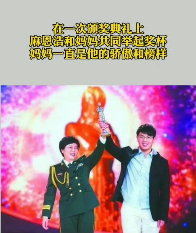 2003年非典，电视上看到妈妈的小恩浩只能通过屏幕给妈妈献上一个思念的吻，事后陈