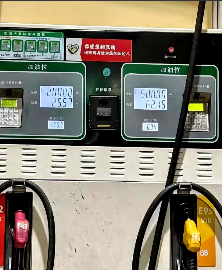 移动正在朝着灭亡的深渊拼命地作啊！前天下午移动公司工作人员打电话给我说，你这个