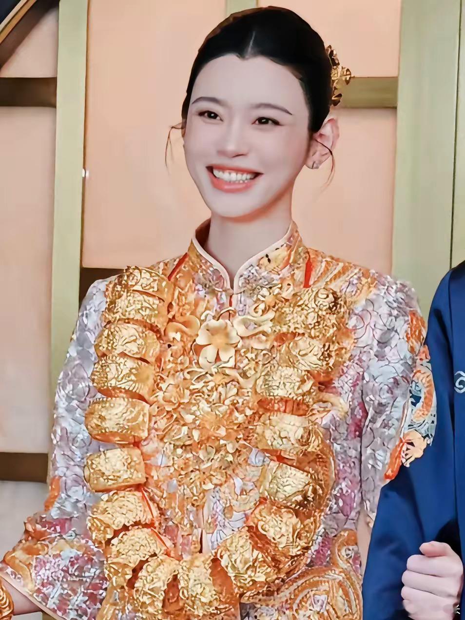 奚梦瑶敬茶那天四太给的排面不小不是钱的事，是把儿媳当自家人摆上了台面。豪门敬茶是