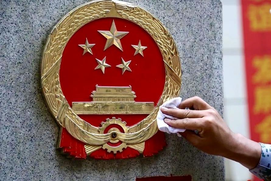 反腐这种事情，最根本的是要持续反，但凡反一阵子，后面的腐败官员就会更猖狂，问题就