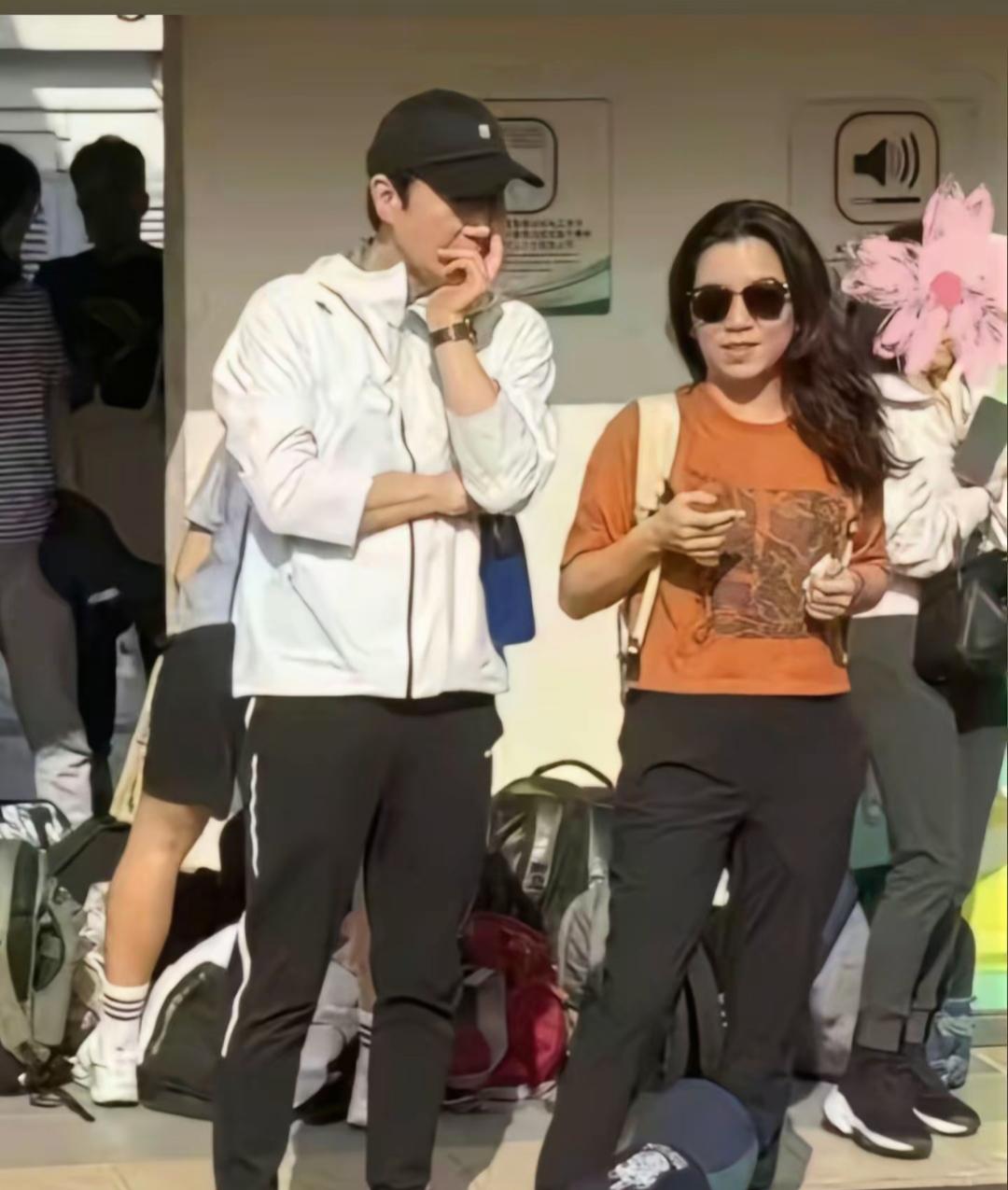 黎明娶了两个女人，结果完全不一样，头一个乐基儿，混血模特，长得漂亮，四