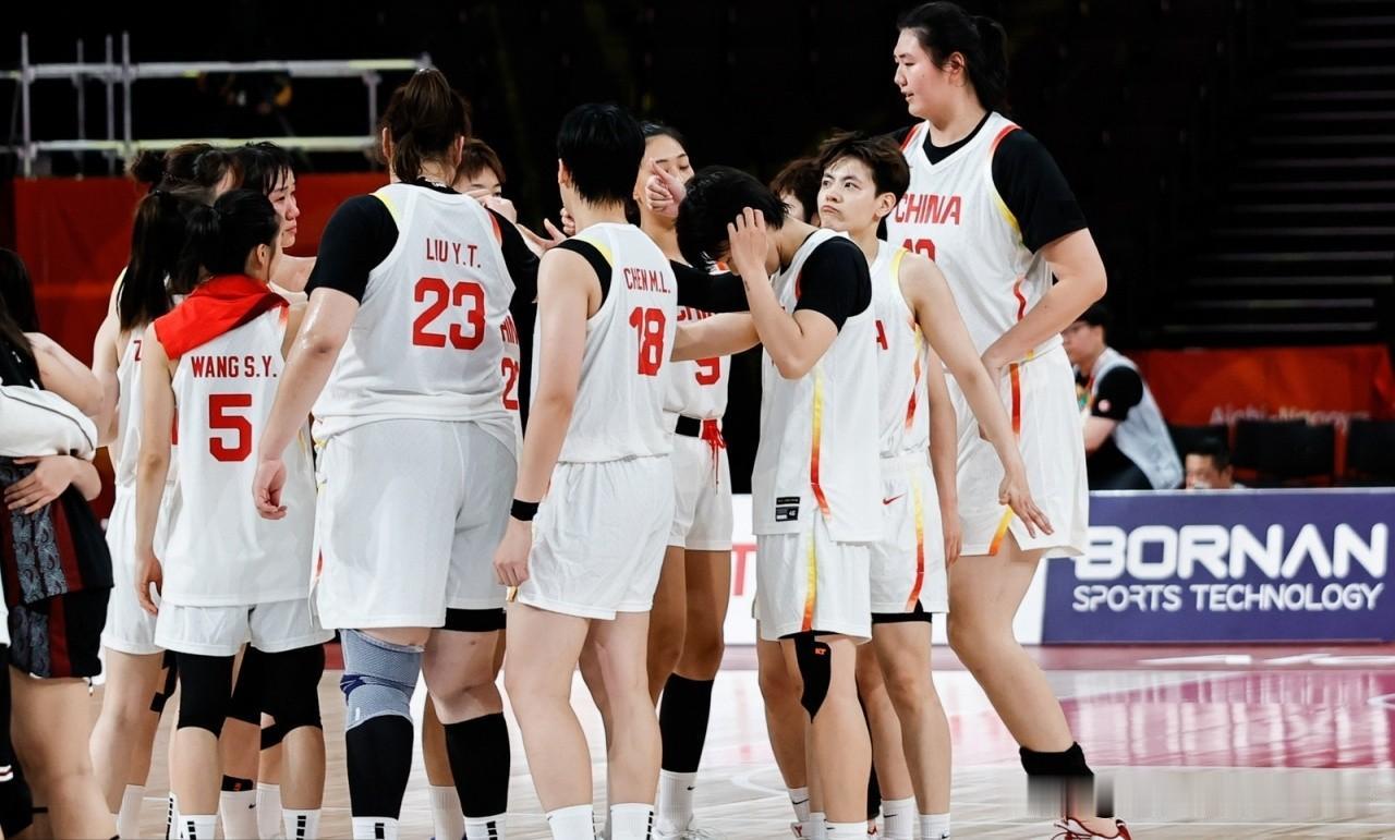 中国女篮80：85韩国女篮，无缘决赛对中国女篮队员打分评价如下：1、陈明伶：4