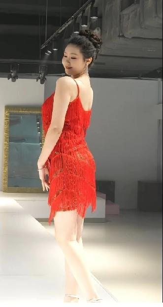 2025年全球中华小姐香港冠军连子欣！这才是真正的美女，不仅长着一副国泰民安的脸