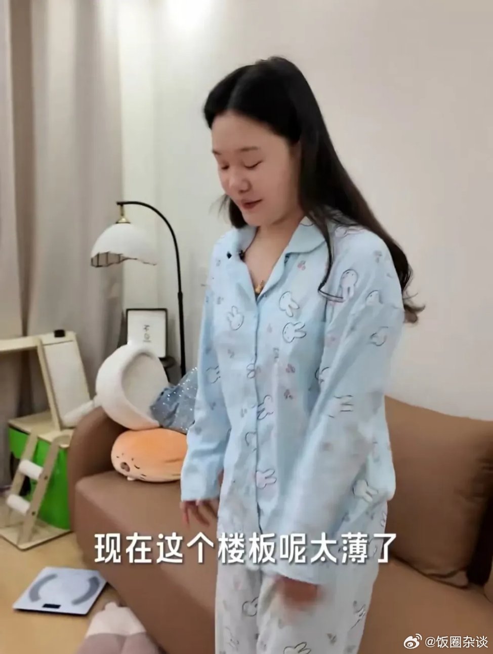 张家齐录完我家那闺女就搬家了！张家齐在录节目之前其实住了很久了，录完节目突然要搬走，除了房子到期外，
