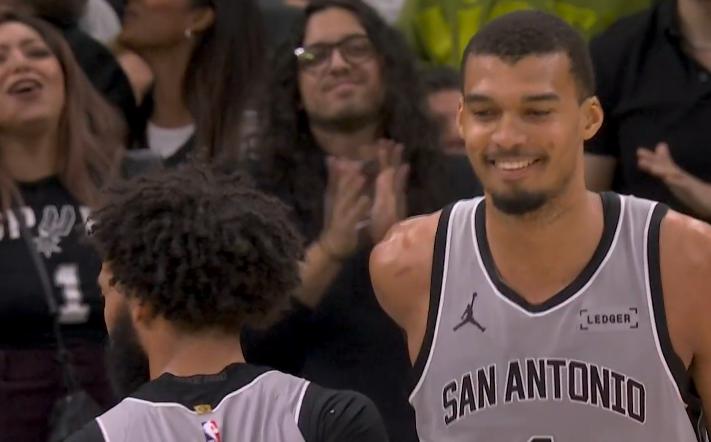 铂金休赛季搞过来？感觉铂金和文班搭配太合适了，铂金防守好，能拉开空间，让文班