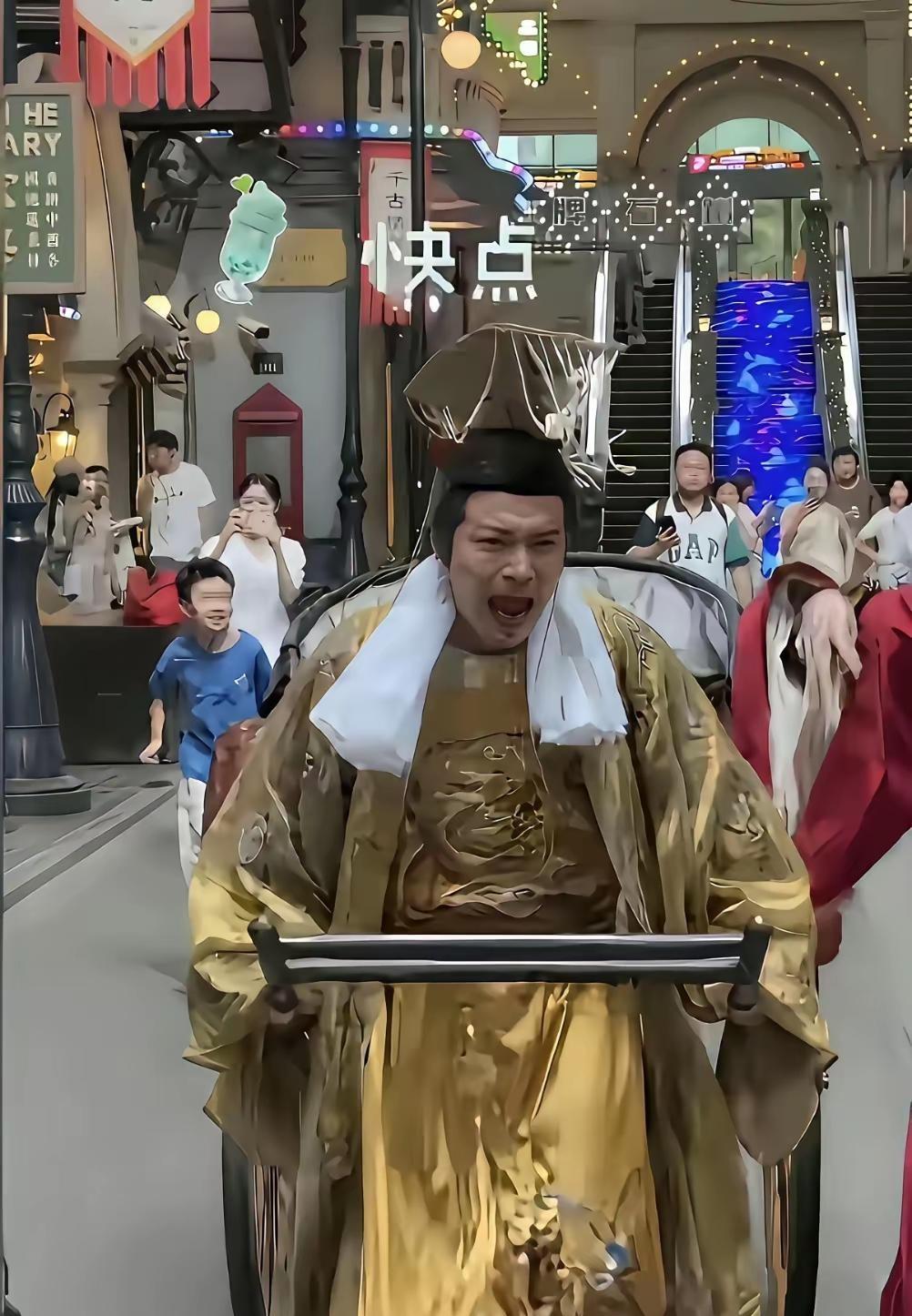 郑国霖被保安拦在景区门口，报名字人家也不认识，这事儿放别人身上叫“耍大牌塌房”。