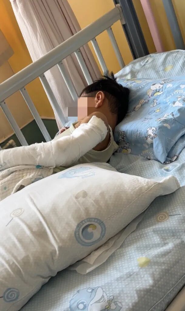 4岁男童从11楼坠落奇迹生还 母亲发声
