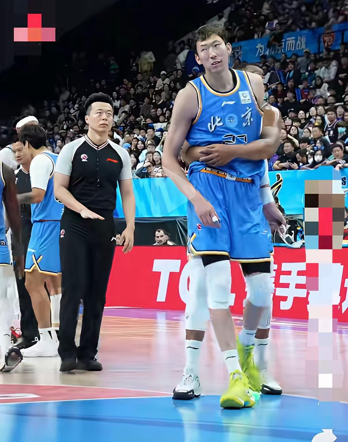 “绝杀首钢！珀赛尔隔扣周琦引爆全场，山东队客场大捷背后的故事”