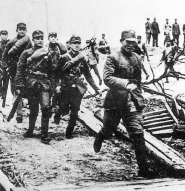 “从未见过如此凶狠的中国军队！”1938年，台儿庄战役中，面对132名全被砍了头