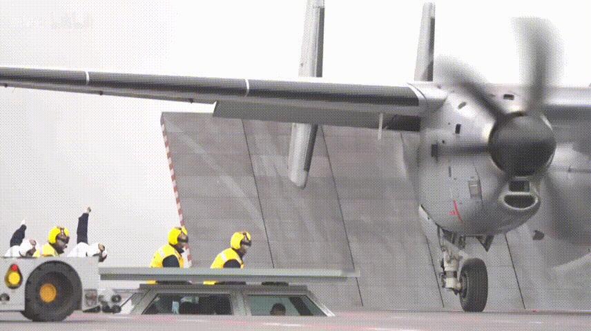 美国网友突然发现了一个非常尴尬的事实，中国的003航母福建舰都已经弹射舰载五代隐
