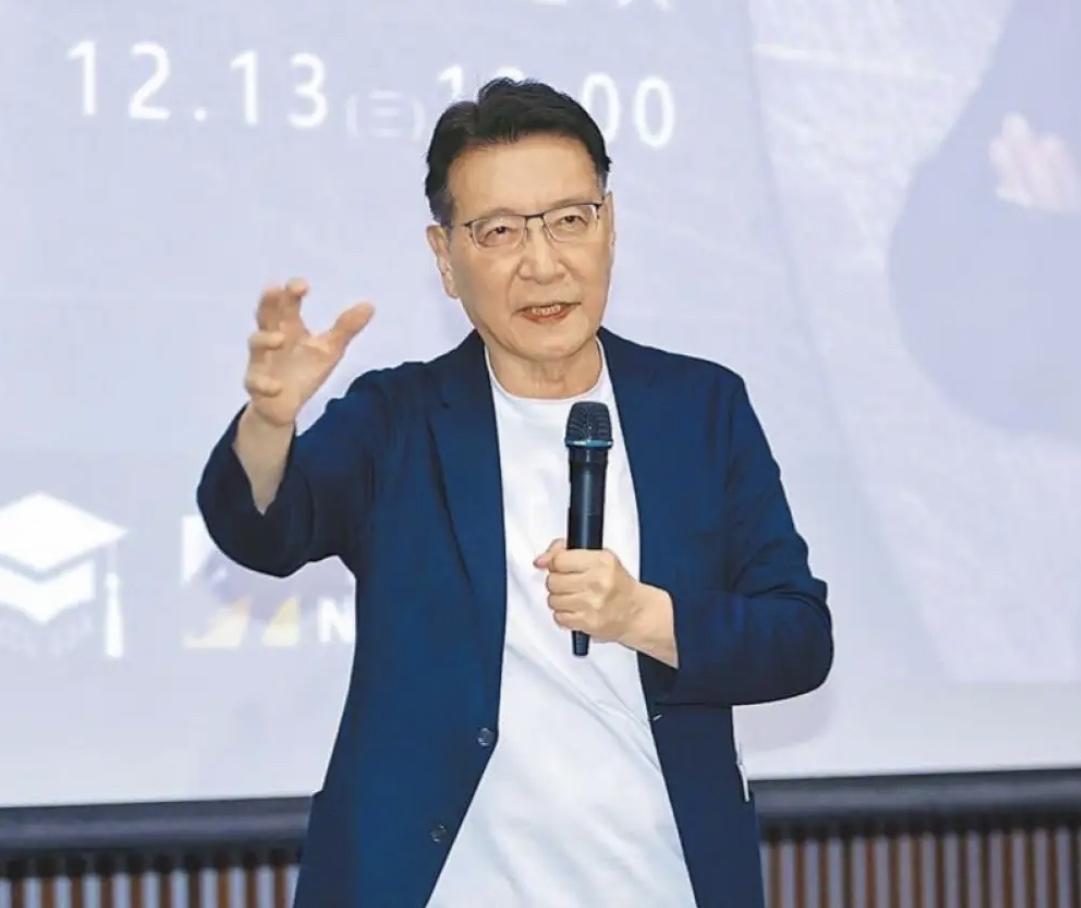 赵少康这波操作太狠了！直接甩出民调当“尚方宝剑”，要和郝龙斌正面刚。战斗蓝派主席