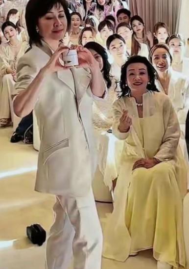 马筱梅到底是受了多大委屈值得这样？生个孩子就了不起了，大家都要围着你转。 人