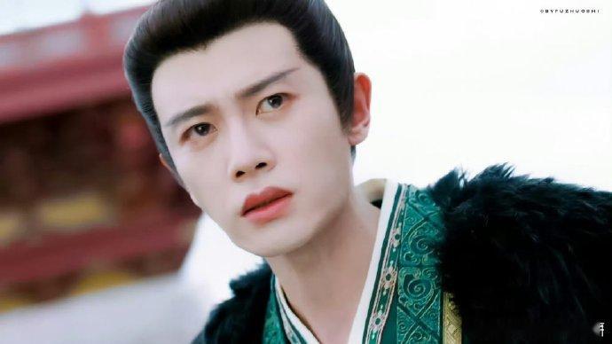 刷到萧焕的片段，任嘉伦一个眼神就带出“全世界与我为敌”的状态，孤独感不是无人伴，