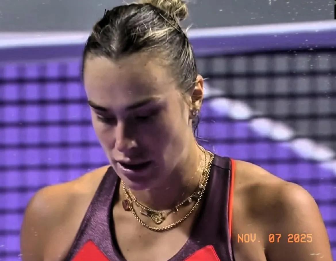 萨巴伦卡又杀进决赛了。四连四强，追平莎拉波娃。这次，她真把冠军奖杯攥手里了。