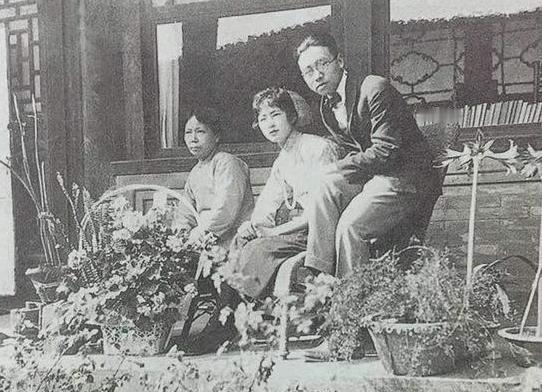 1955年才女林徽因病逝前，哀求护士，要见丈夫梁思成最后一面。女护士冷冰冰的拒绝