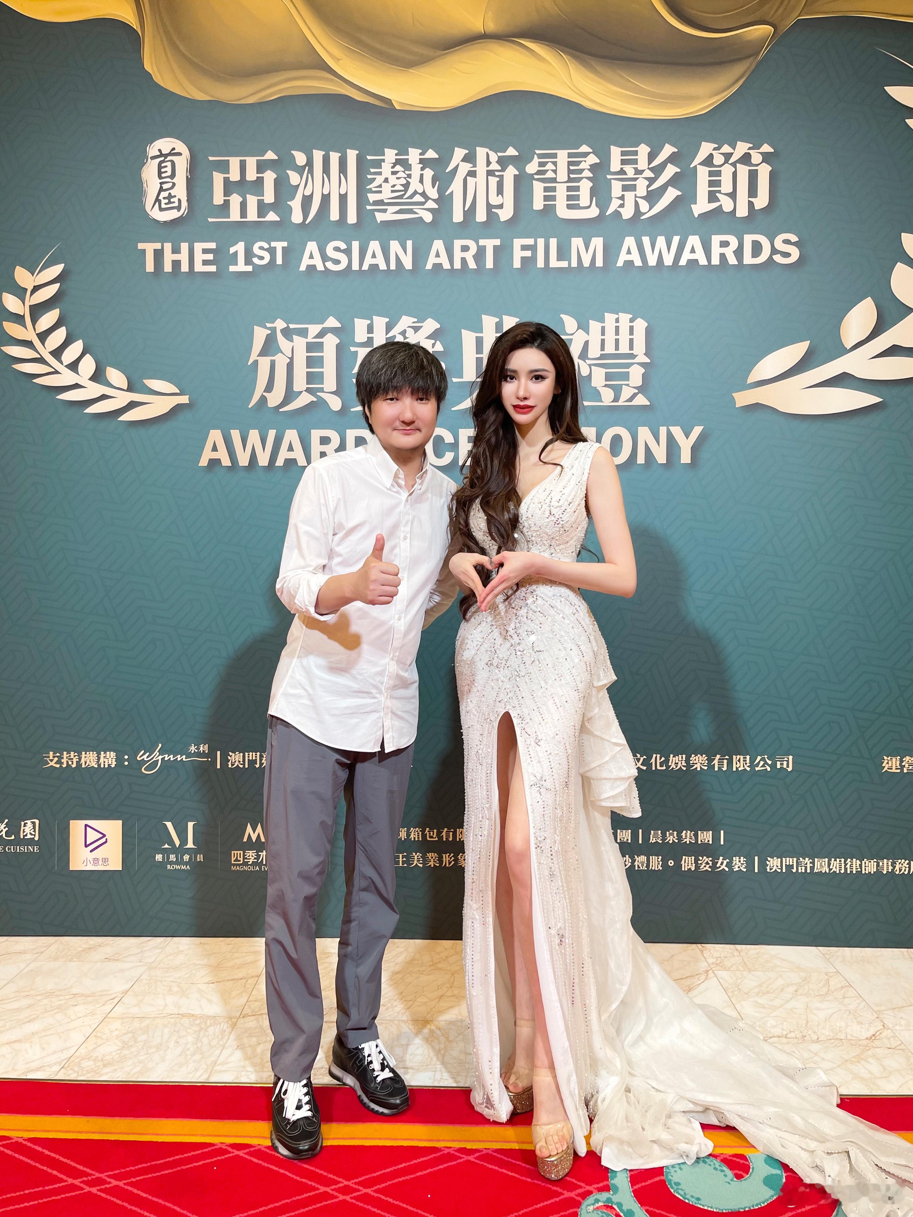 成为光，去发光🌞🌞🌞不被定义的人生才有意义[吐舌头眯眼睛笑][吐舌头眯眼睛笑][吐舌头眯眼睛笑