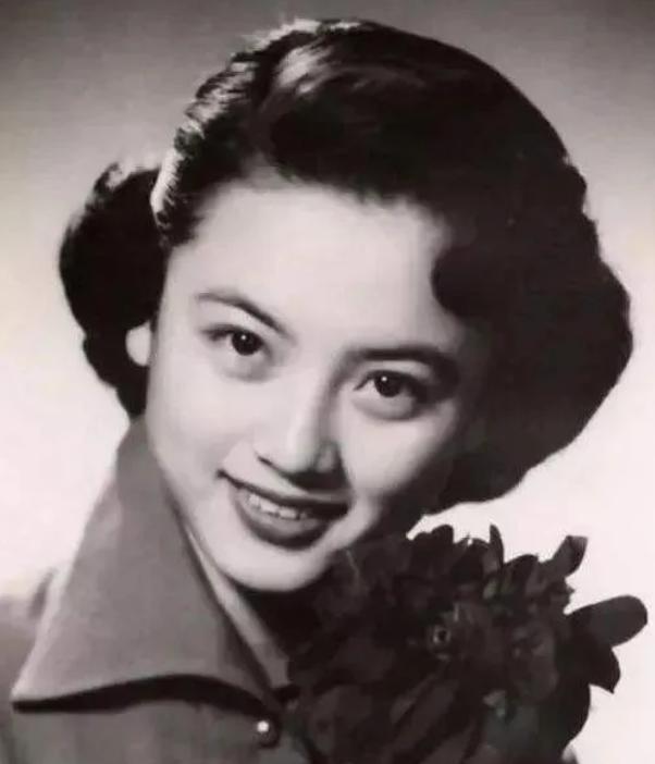 1931年，民国名媛唐瑛和宋子文的婚事遭到父亲的强烈反对。唐瑛哭着把宋子文写的2