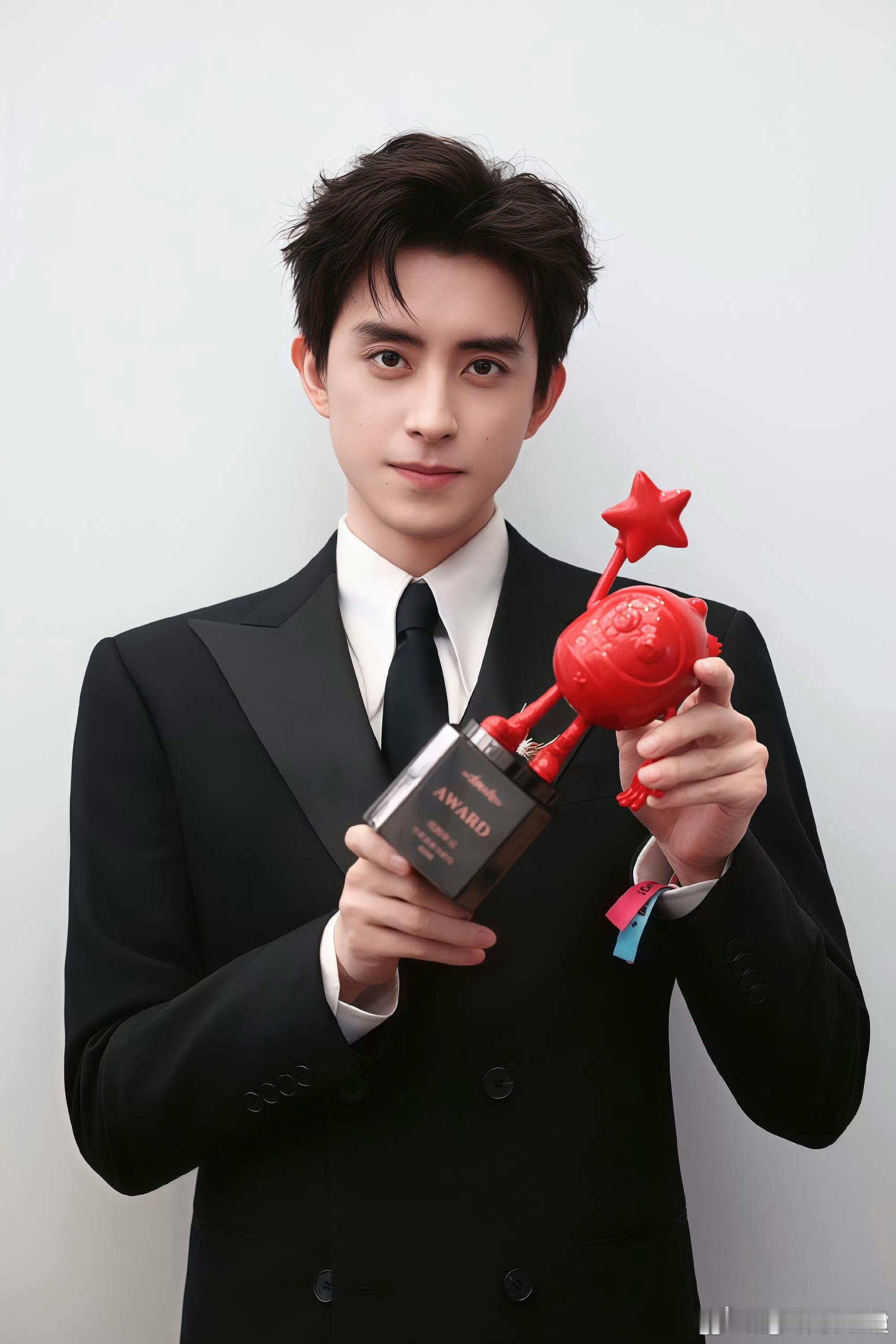 有被敖瑞鹏的观影报告红到喜欢他，不只是因为作品，更是因为他这个人。正直、勇敢、