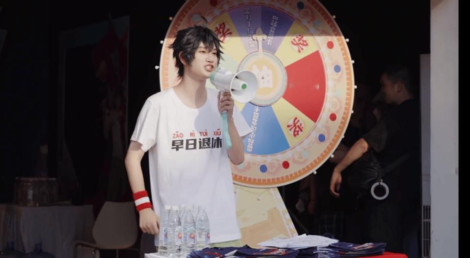 敖子逸cos江南变闯祸小狗本来他不出声的话就是妥妥的江南本人了，但他一开始叫卖