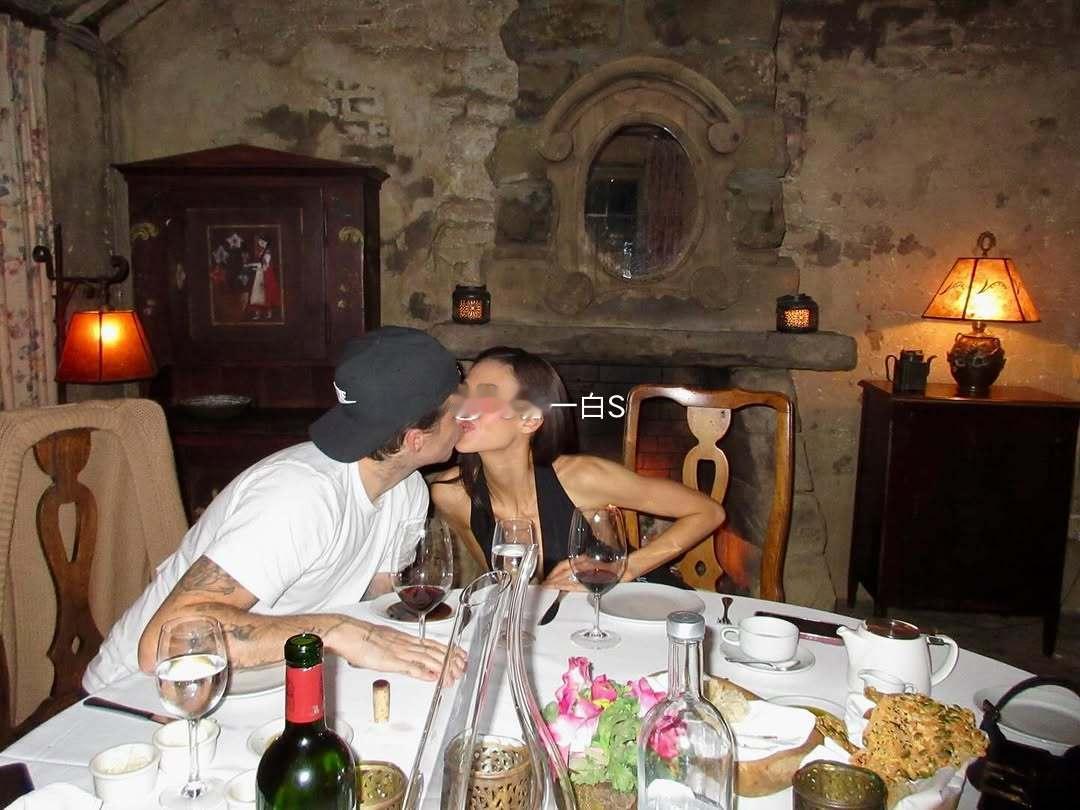 布鲁克林和Nicola差不多同时更新ins，发了超多甜蜜合照💕（算是昨天这则视