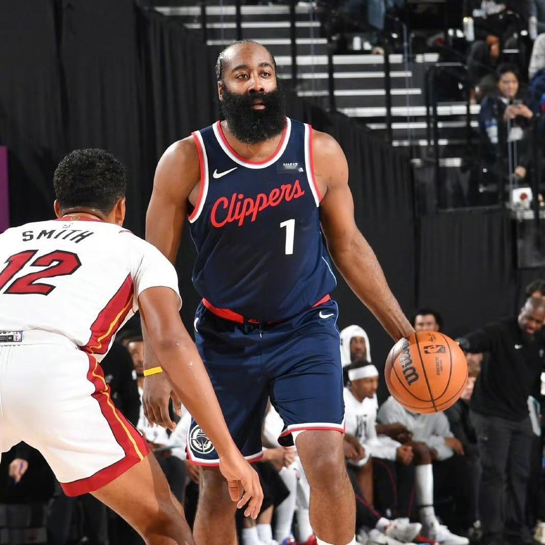 快船随队记者所言极是呀！快船随队记者一针见血地指出，球队在背靠背对阵雷霆时显