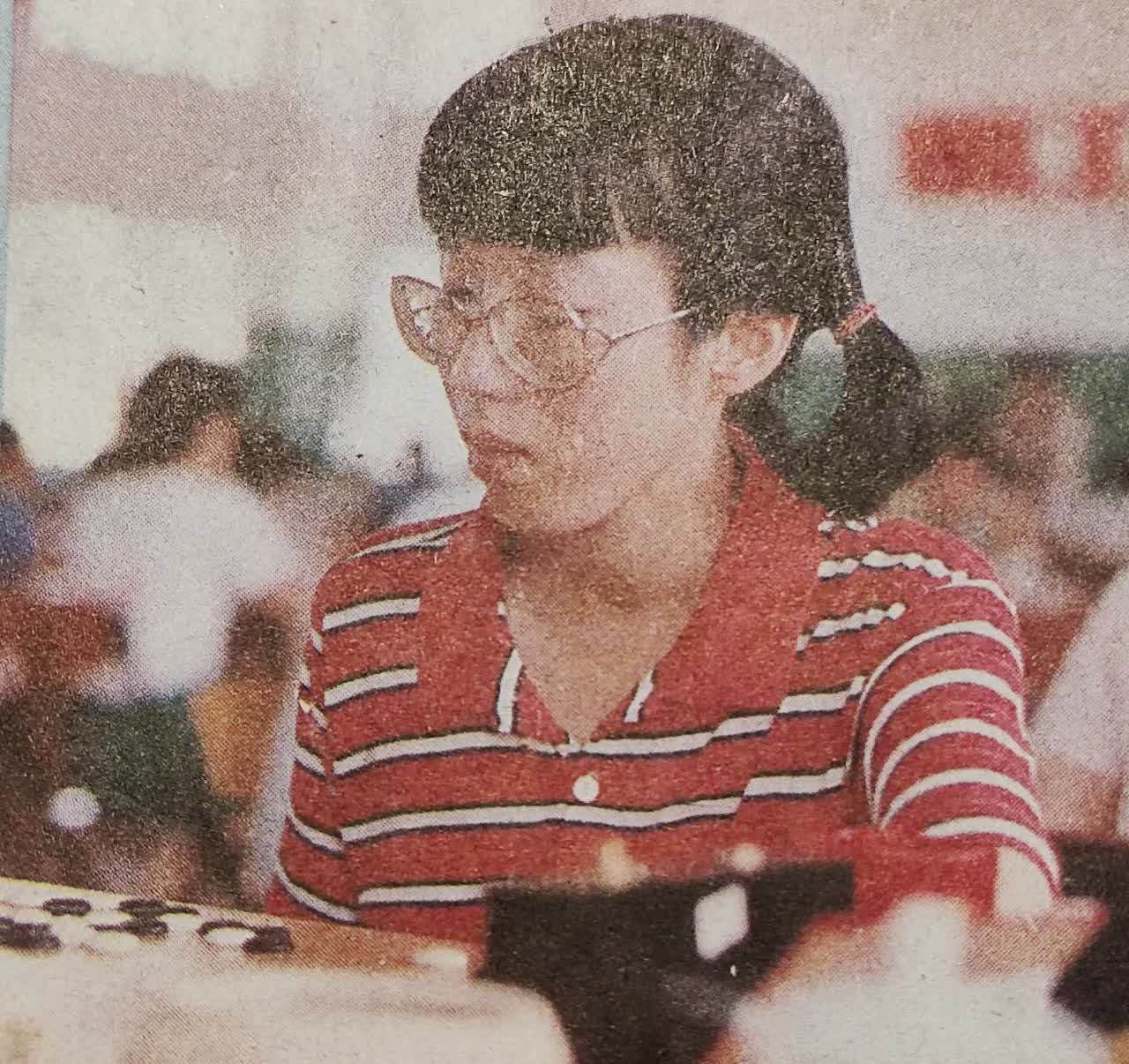 中国著名的女子围棋九段棋手，上海人。曾因某事件离开中国棋院。先是在日本拜吴清源为
