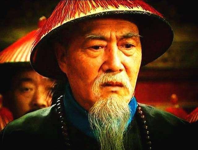 “被乾隆骂‘老迈昏庸’后，他默默交出三样东西：一把钥匙、一本账、一张纸——张廷玉