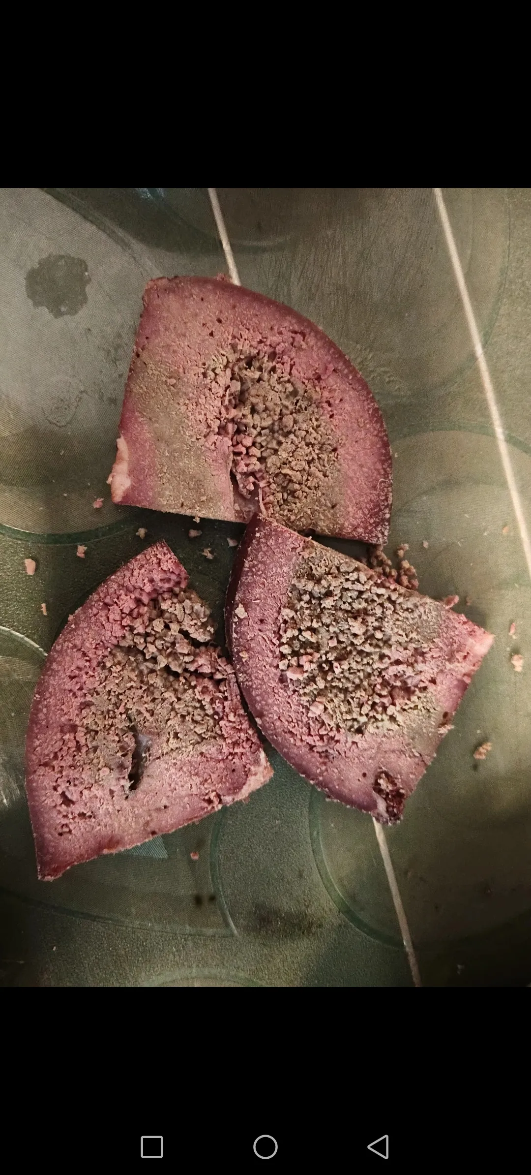 昨天晚上吃剩的猪肝，放了一晚上成这样了。这种像小石子一样的猪肝，还能吃吗？为什么