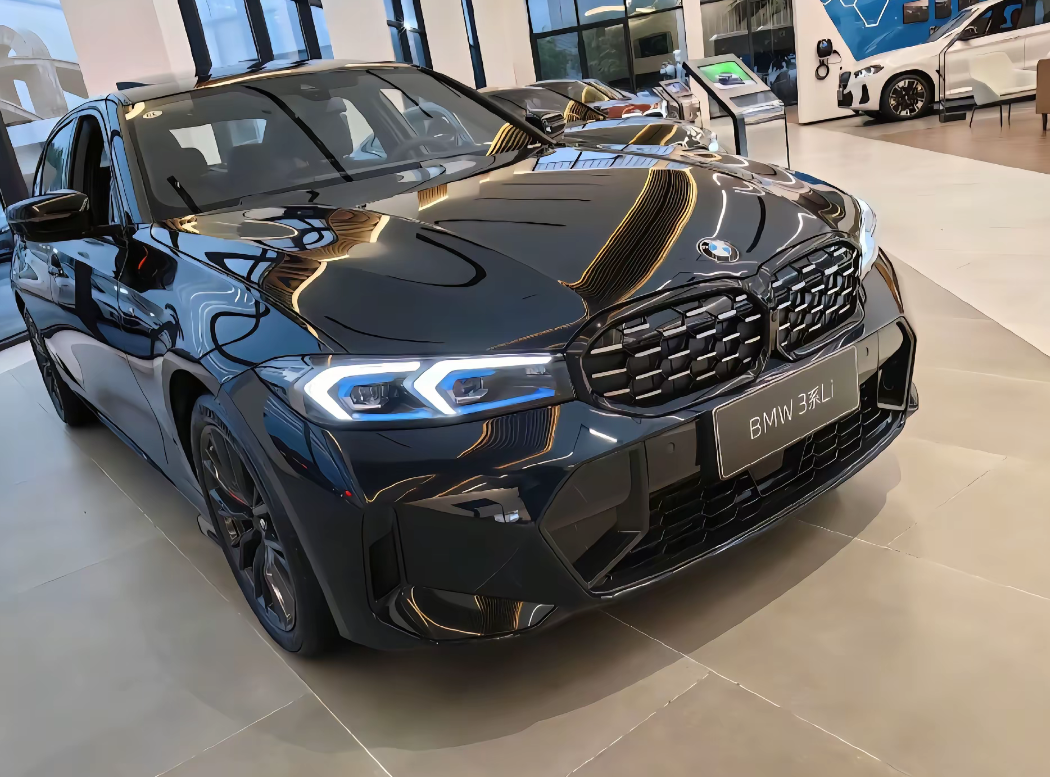 宝马三系这款车实际上比五系好开，实际上宝马三系也是搭载一台2.0T高功率涡轮增压