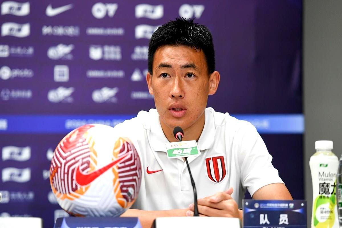 上海申花接触杨帅这件事，其实不算秘密了。他在成都蓉城只是个轮换，既然都是替补