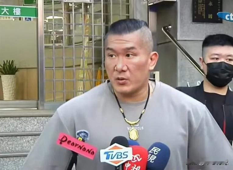 “馆长”全程骂国民党，这次可能帮了倒忙。蓝白在推选竹北市长侯选人出现分歧后，“