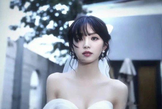 田曦薇剧宣婚纱造型田曦薇这套剧宣婚纱造型一放出，氛围感直接拉满。轻盈白纱搭配蕾丝