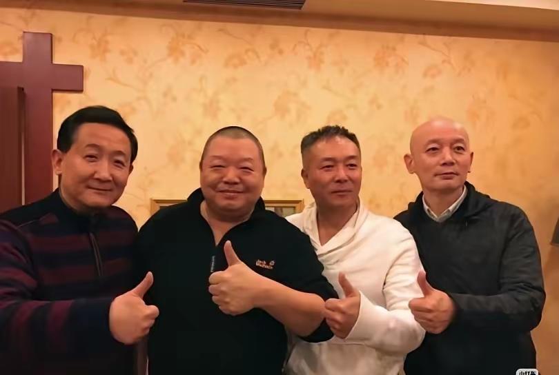 四位明星中葛优活的好好的，另外三位那一位还好好的，那两位去世了，你知道吗？
