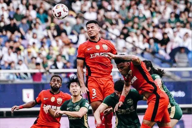 成都蓉城1:2不敌河南,中超联赛冠军几无悬念,上海双雄末轮还有没有奇迹发生?
