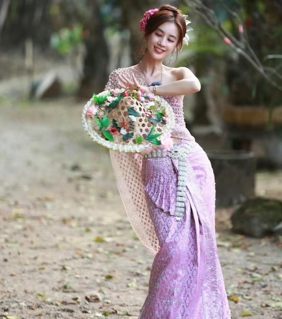 估计现在全网最后悔的就是扬子了他后悔啊，肠子都悔青了他怎么也想不到离婚后的