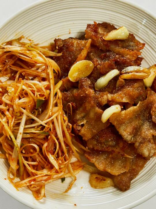 五花肉和葱丝真的绝配 好吃到根本停不下来！
