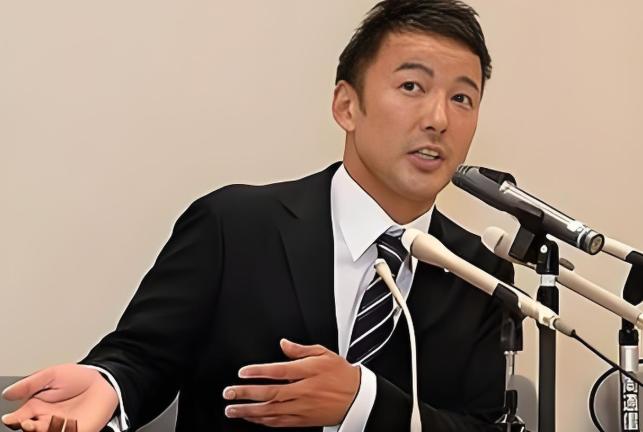 日本国会现场突发震撼一幕，彻底打破了右翼政客们的嚣张气焰！平日里动辄叫嚣“对华