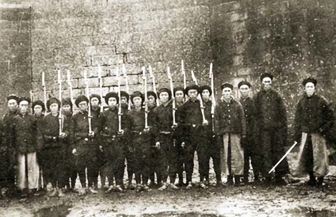 1864年，曾国藩部将李臣典在一名被俘虏的女官指引下，于南京天王府御苑挖开洪秀全