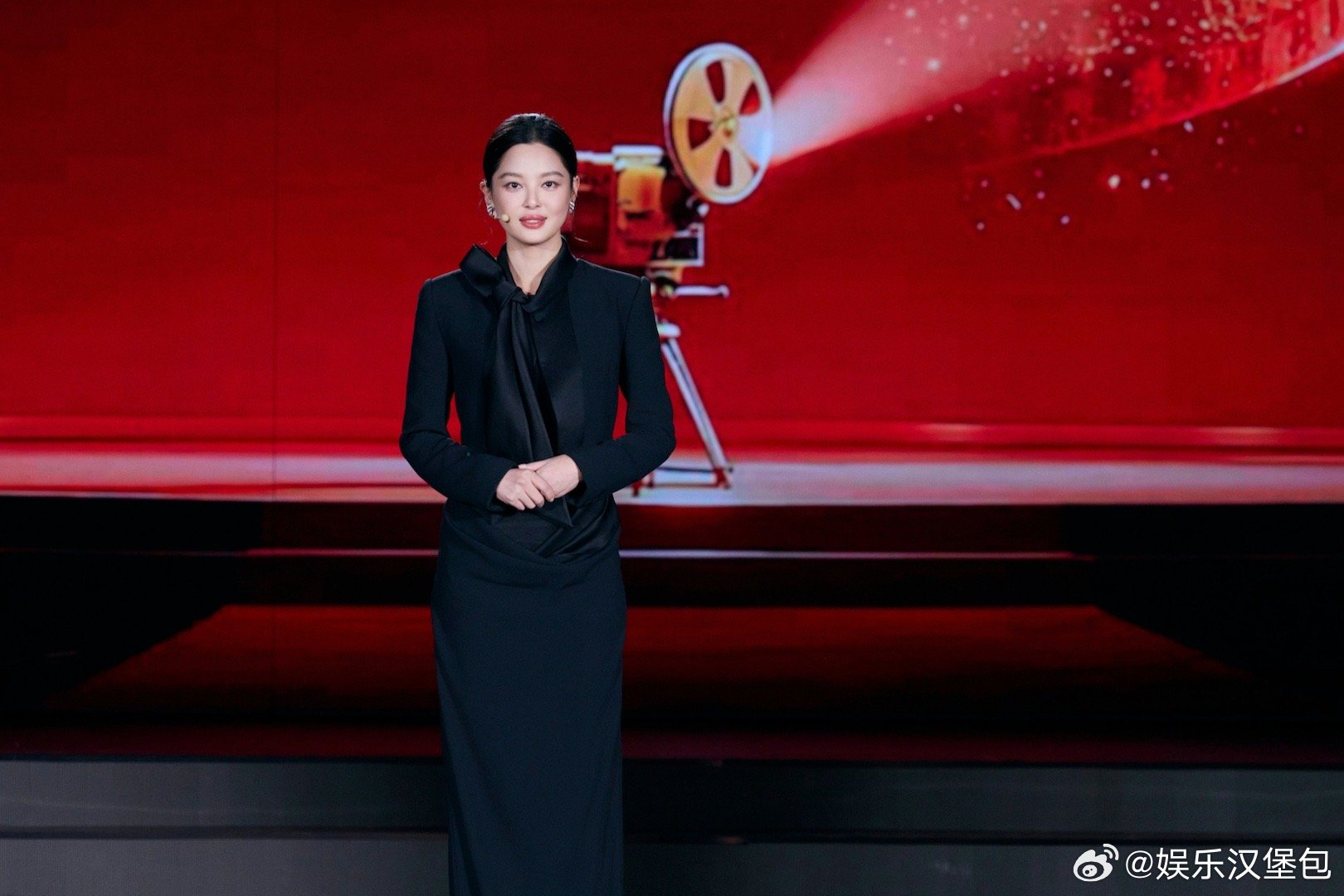 辛芷蕾影后的含金量辛芷蕾：影后的含金量，不只是奖杯，更是每一次亮相的分量。出任首