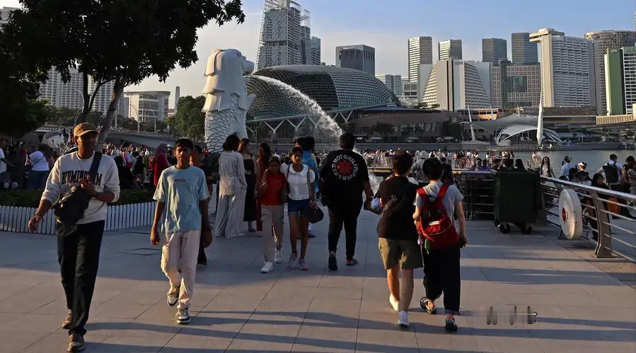 新加坡表态。外媒今日报道，中国逮捕了52名涉嫌参与传销活动的新加坡公民。新加披