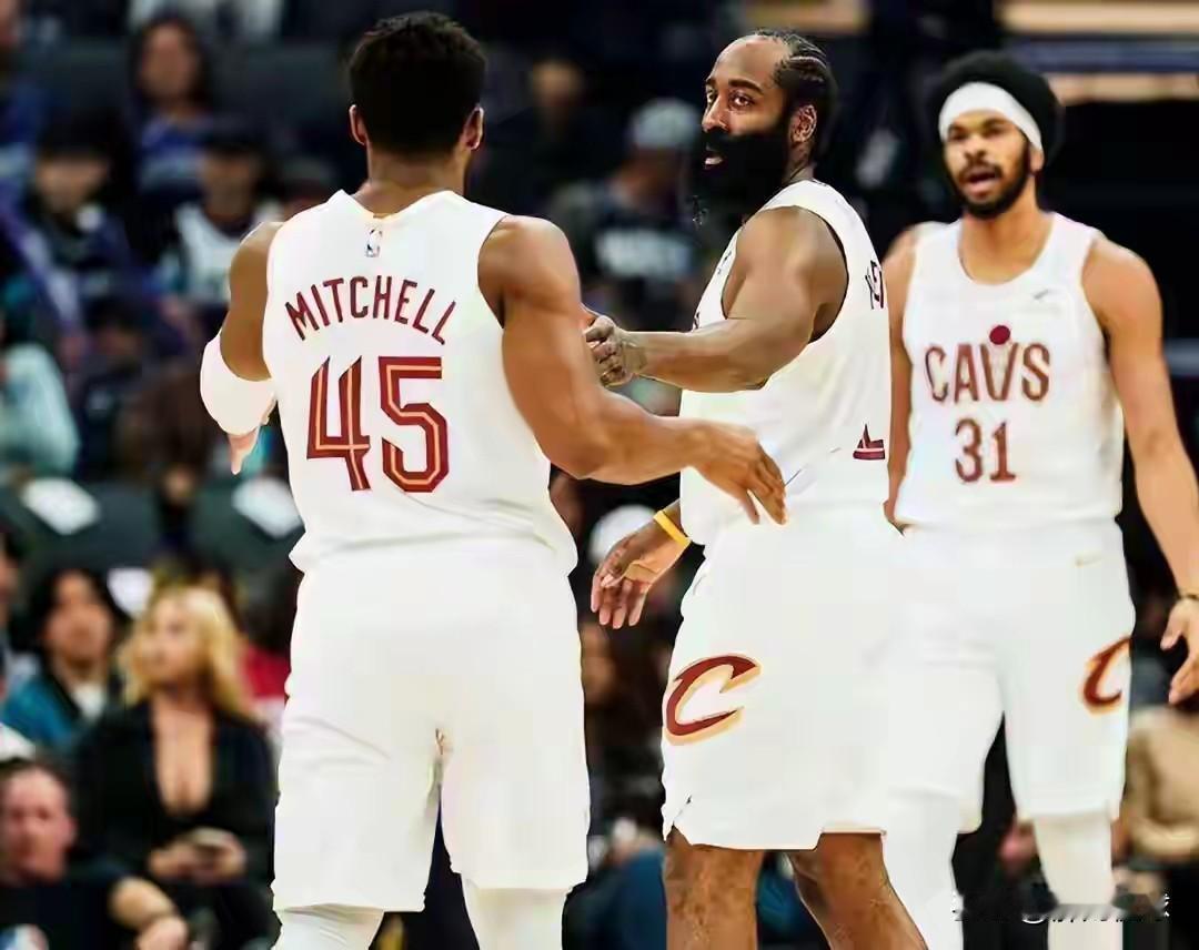 库里：登哥，作为NBA老将这轮系列赛就看骑士对阵活塞了，G4相信你一定能行；登