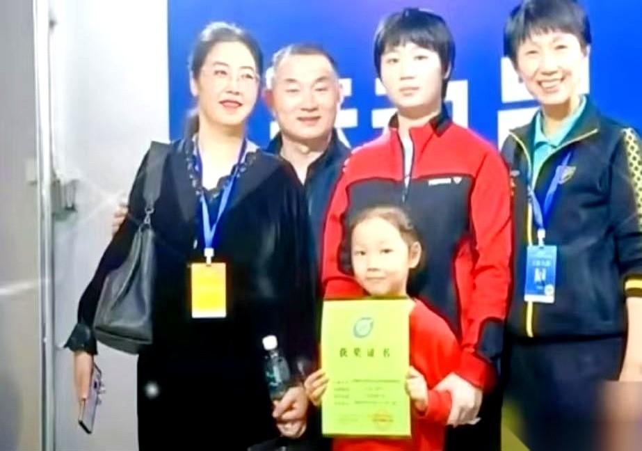 21岁的蒯曼，世界排名第五。但她家真正让人后背发凉的，是那个8岁的妹妹，蒯捷。