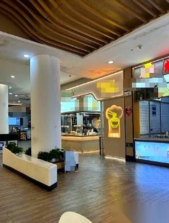 同事一家四口蹭车回老家，在服务区吃完饭，620块餐费全让我一个人买了单。我付完