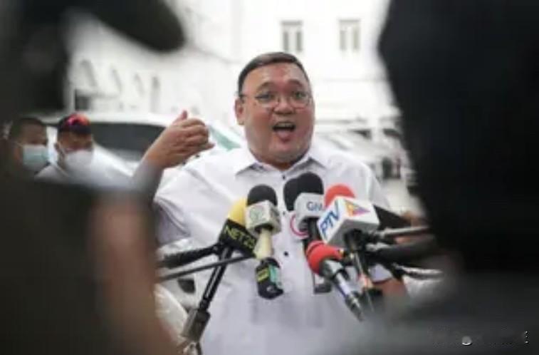 菲律宾前总统杜特尔特的前发言人哈里·罗克律师于周二否认了菲律宾国内有关他在荷兰被