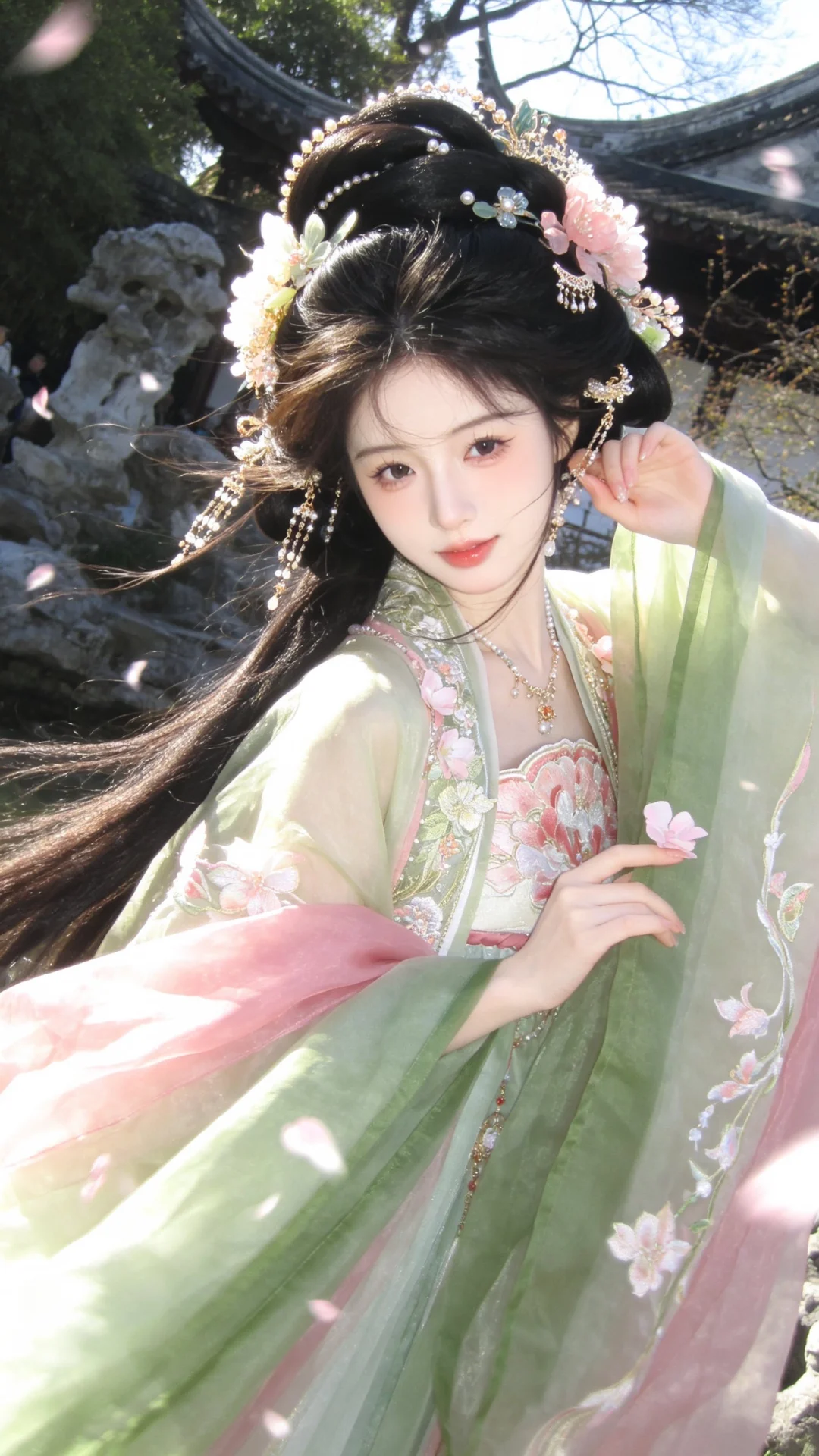 ccd摄影，16岁年轻女性，美人，高髻繁复发型，发饰华丽，华丽步摇，唐...