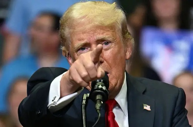 突发！突发！突发！特朗普痛批马斯克建立新党：荒谬至极！当地时间周日，美国前总统